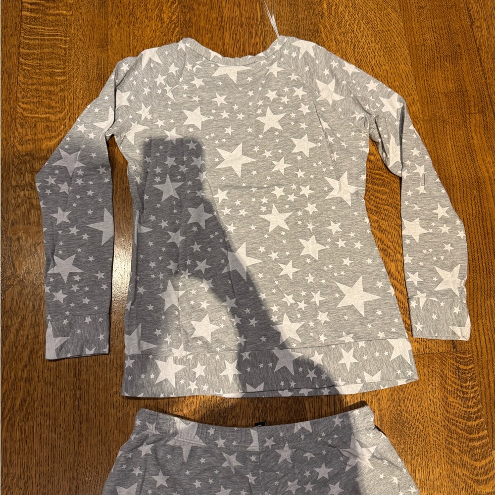Saks Fifth Avenue Gray Star Lounge Set – Size M - Picture 6 of 8